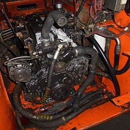 Установка двигателя CUMMINS B3.3 на мини-погрузчик DOOSAN 450 PLUS